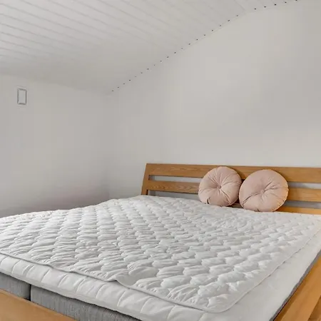 3 Bedroom Cozy In Holiday home Dannemare