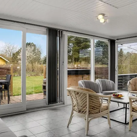 3 Bedroom Cozy In Dannemare