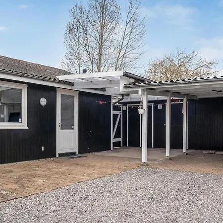 3 Bedroom Cozy In *