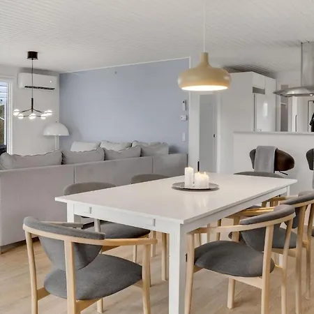 3 Bedroom Cozy In *
